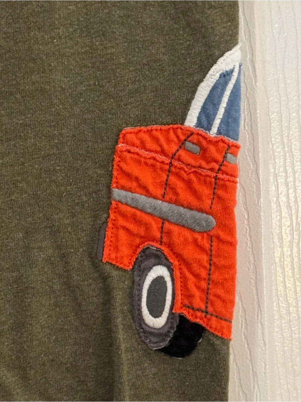 Gymboree Boy Short Sleeve Tee with Red Car Appliqué